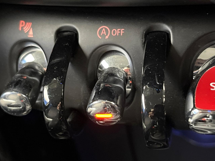 2022 Rover Mini 3DA-XV20MW (UW-6a36058a09ac2)[17]