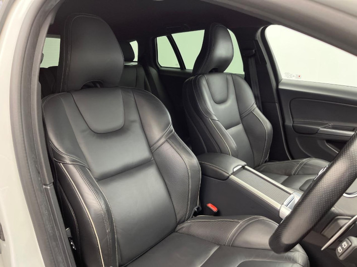 2015 Volvo V60 DBA-FB420 (UW-6a36058ff2284)[7]