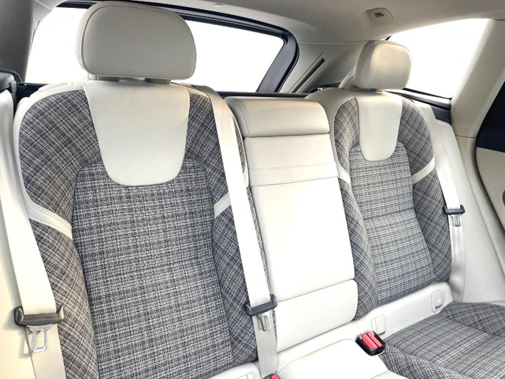 2018 Volvo XC60 DBA-UB420XC (UW-6a3605925ccec)[21]
