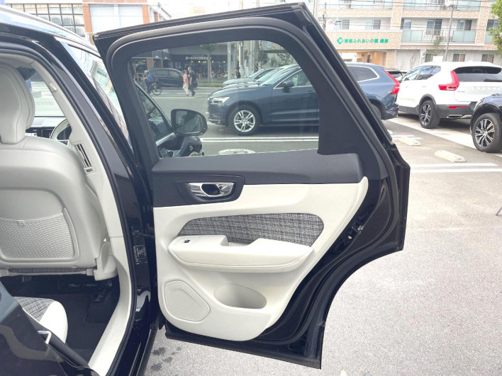 2018 Volvo XC60 DBA-UB420XC (UW-6a3605925ccec)[26]