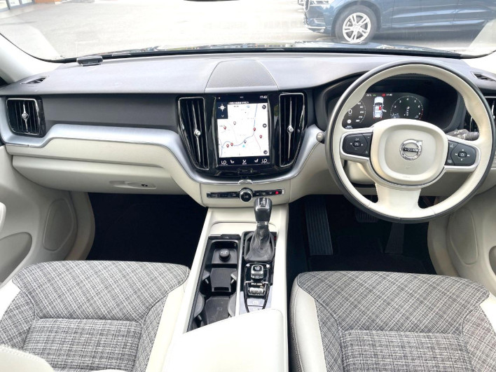 2018 Volvo XC60 DBA-UB420XC (UW-6a3605925ccec)[22]