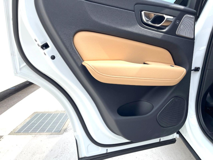 2021 Volvo XC60 5AA-UB420TXCM (UW-6a3605934a6f9)[21]