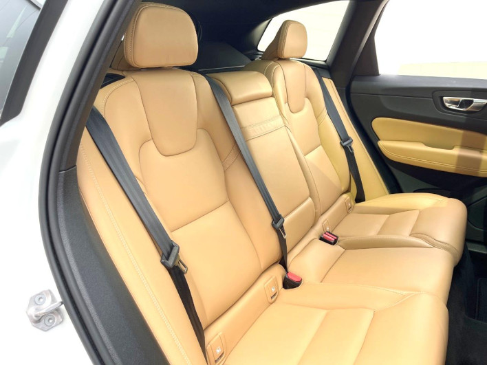 2021 Volvo XC60 5AA-UB420TXCM (UW-6a3605934a6f9)[27]
