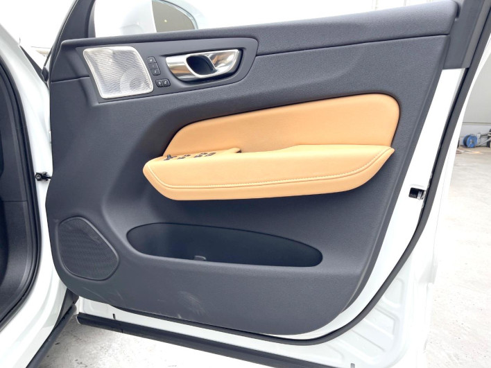 2021 Volvo XC60 5AA-UB420TXCM (UW-6a3605934a6f9)[17]
