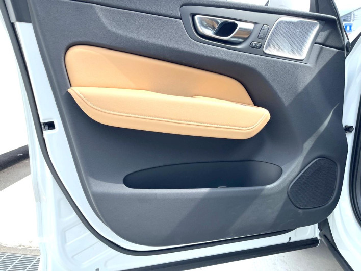 2021 Volvo XC60 5AA-UB420TXCM (UW-6a3605934a6f9)[22]