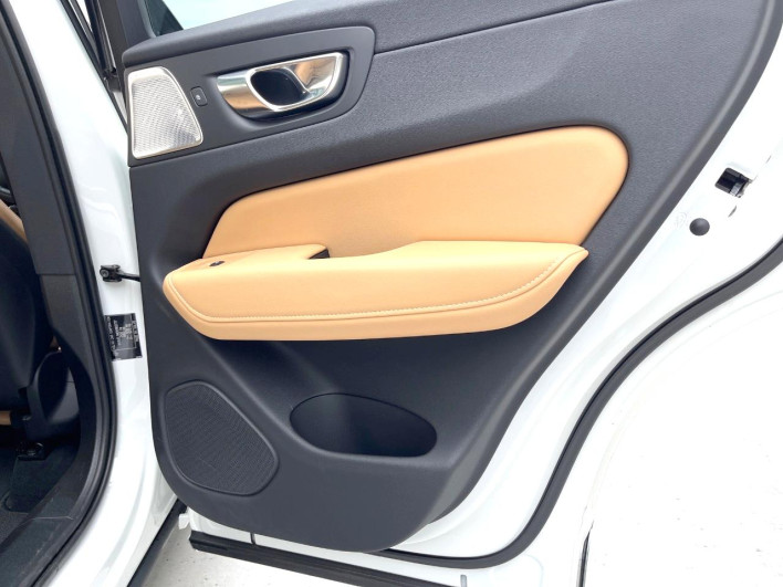 2021 Volvo XC60 5AA-UB420TXCM (UW-6a3605934a6f9)[18]