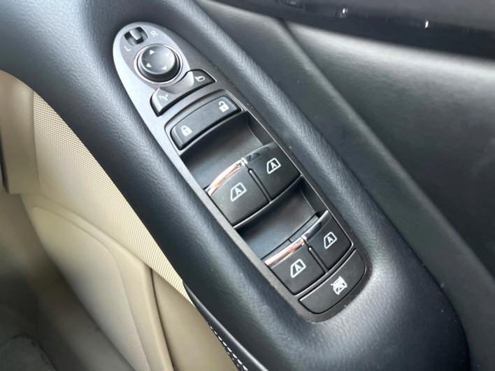 2015 Nissan Skyline DBA-YV37 (UW-6a3605952dd04)[24]