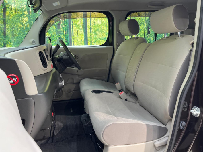 2015 Nissan Cube DBA-Z12 (UW-6a36059560993)[19]