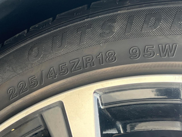 2016 Toyota Prius α DAA-ZVW40W (UW-6a3605b7699c0)[6]