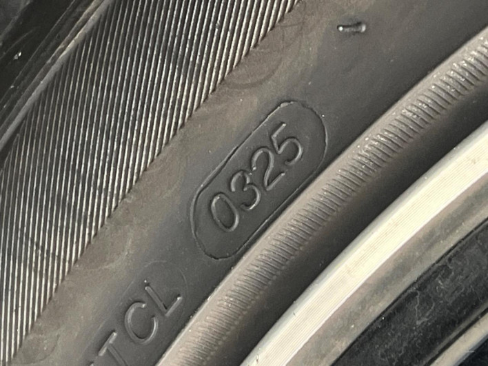 2016 Toyota Prius α DAA-ZVW40W (UW-6a3605b7699c0)[7]