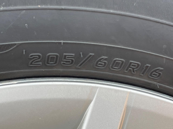2014 Toyota Prius α DAA-ZVW41W (UW-6a3605b7a74ec)[11]