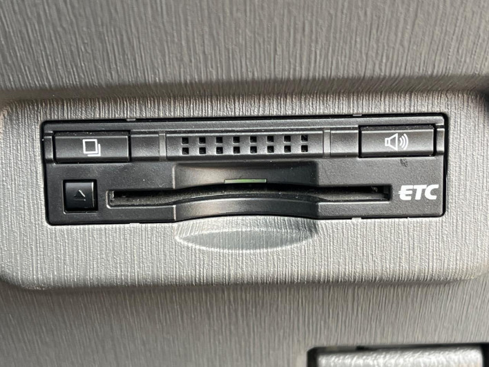 2014 Toyota Prius α DAA-ZVW41W (UW-6a3605b7a74ec)[28]