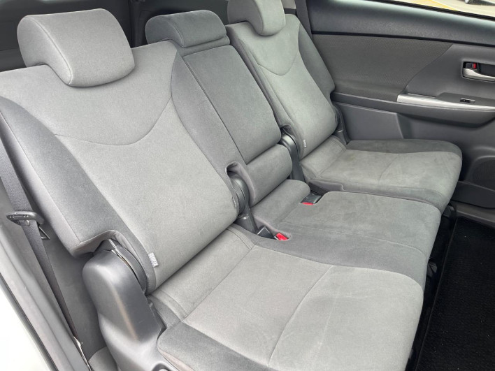 2014 Toyota Prius α DAA-ZVW41W (UW-6a3605b7a74ec)[18]