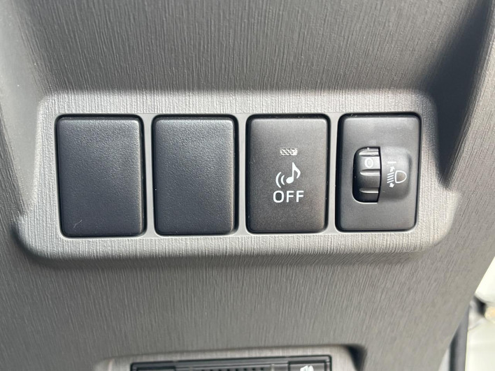 2014 Toyota Prius α DAA-ZVW41W (UW-6a3605b7a74ec)[29]