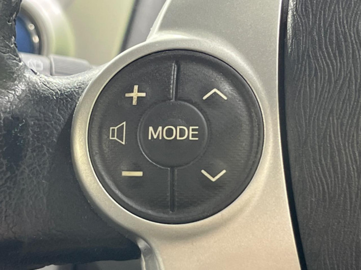 2011 Toyota Prius α DAA-ZVW41W (UW-6a3605b814b50)[18]