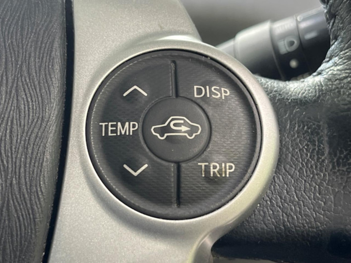 2011 Toyota Prius α DAA-ZVW41W (UW-6a3605b814b50)[17]