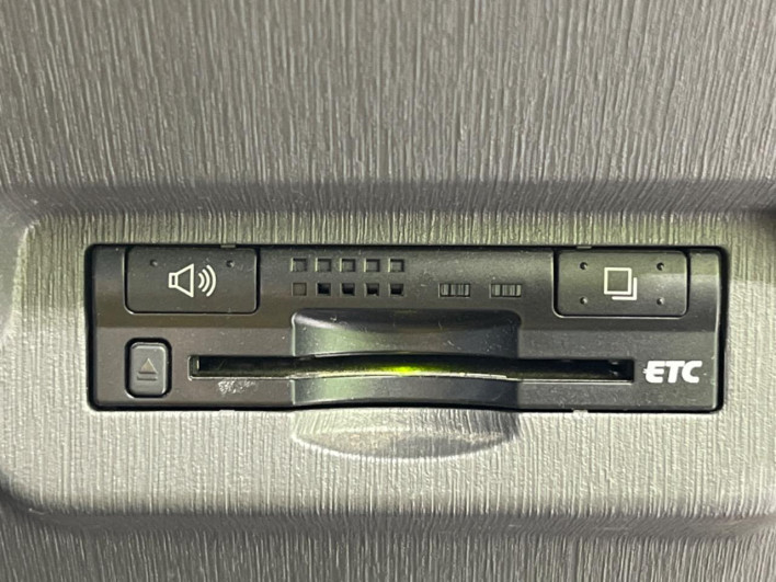 2011 Toyota Prius α DAA-ZVW41W (UW-6a3605b814b50)[16]