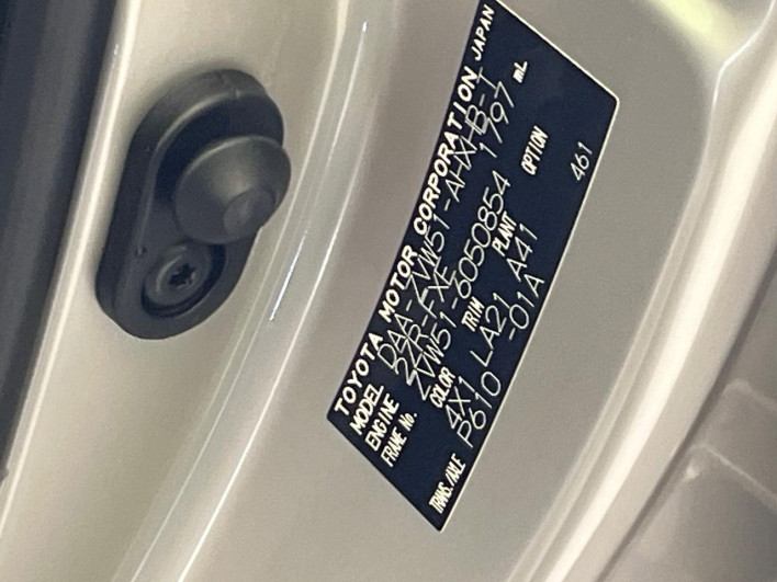 2017 Toyota Prius DAA-ZVW51 (UW-6a3605bc828ed)[1]