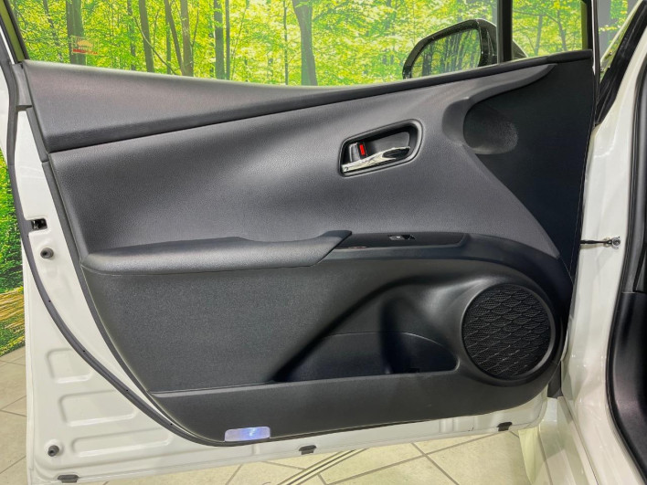 2017 Toyota Prius PHV DLA-ZVW52 (UW-6a3605bff1096)[12]