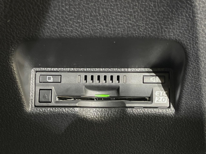 2017 Toyota Prius PHV DLA-ZVW52 (UW-6a3605bff1096)[26]