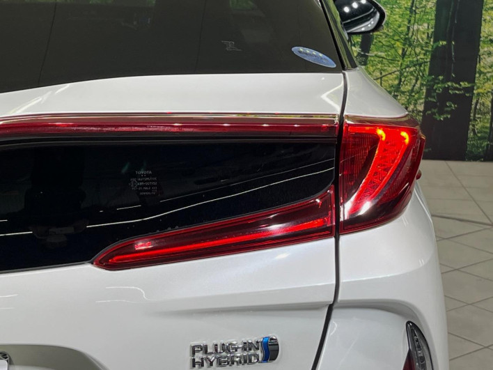 2017 Toyota Prius PHV DLA-ZVW52 (UW-6a3605bff1096)[8]