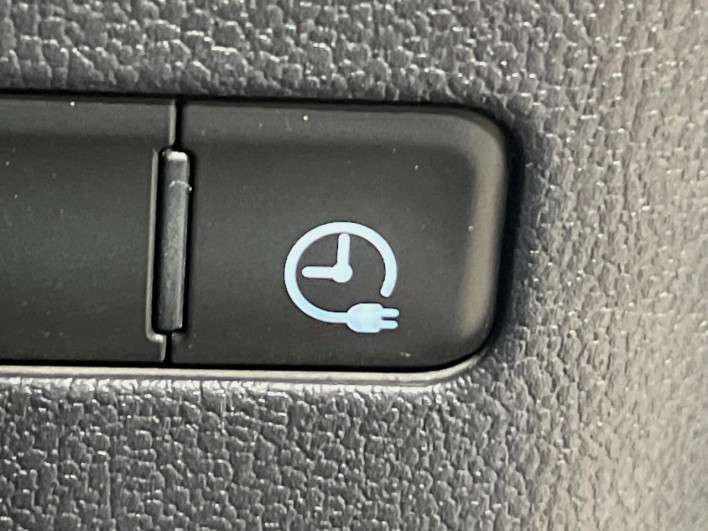 2017 Toyota Prius PHV DLA-ZVW52 (UW-6a3605bff1096)[25]