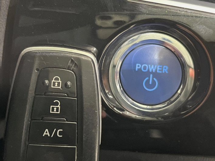 2017 Toyota Prius PHV DLA-ZVW52 (UW-6a3605bff1096)[21]
