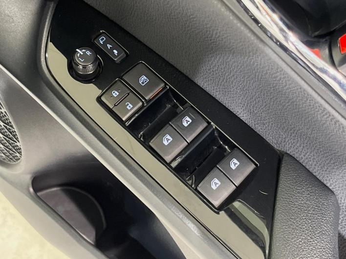 2017 Toyota Prius PHV DLA-ZVW52 (UW-6a3605bff1096)[20]
