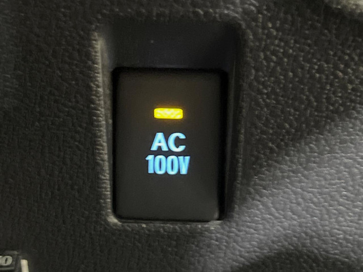 2017 Toyota Prius PHV DLA-ZVW52 (UW-6a3605bff1096)[27]