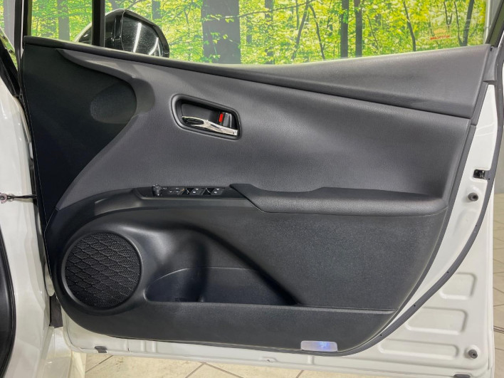 2017 Toyota Prius PHV DLA-ZVW52 (UW-6a3605bff1096)[14]
