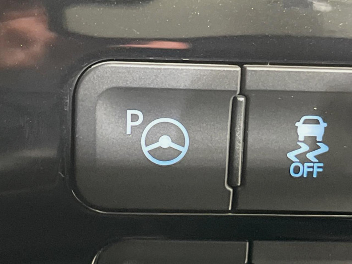 2017 Toyota Prius PHV DLA-ZVW52 (UW-6a3605bff1096)[23]