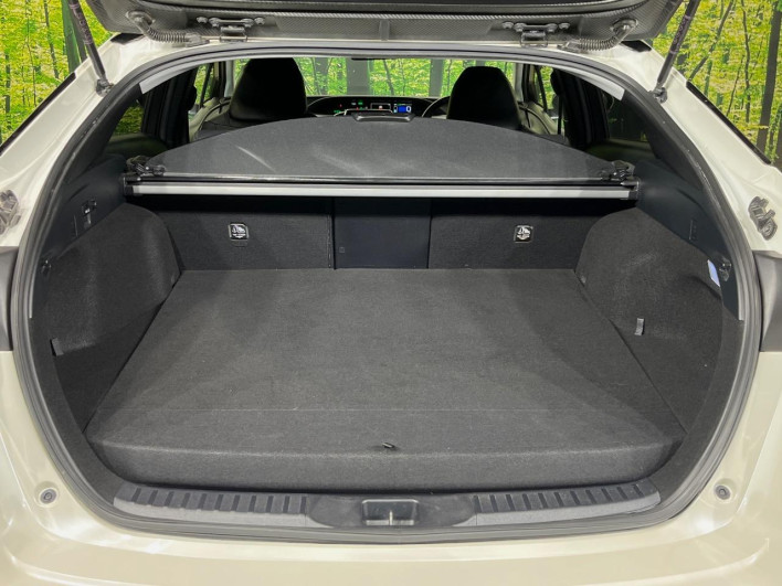 2017 Toyota Prius PHV DLA-ZVW52 (UW-6a3605bff1096)[10]