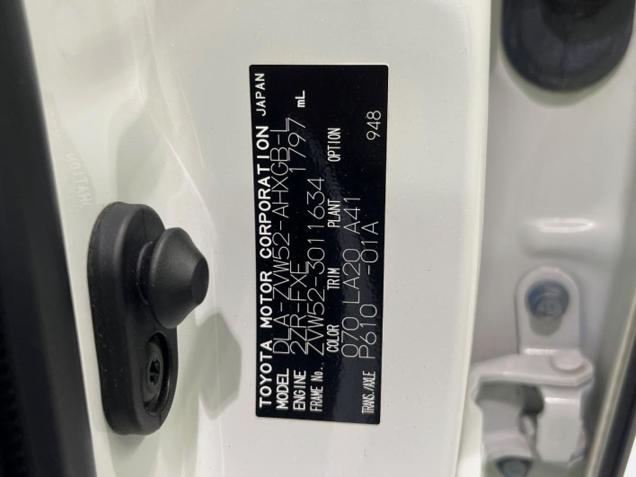 2017 Toyota Prius PHV DLA-ZVW52 (UW-6a3605bff1096)[1]