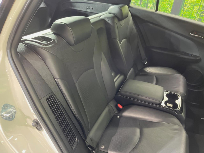 2017 Toyota Prius PHV DLA-ZVW52 (UW-6a3605bff1096)[18]