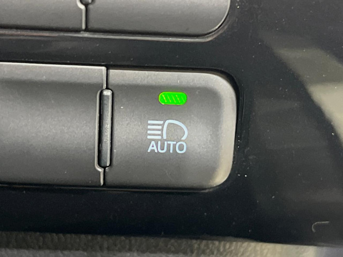 2017 Toyota Prius PHV DLA-ZVW52 (UW-6a3605bff1096)[24]