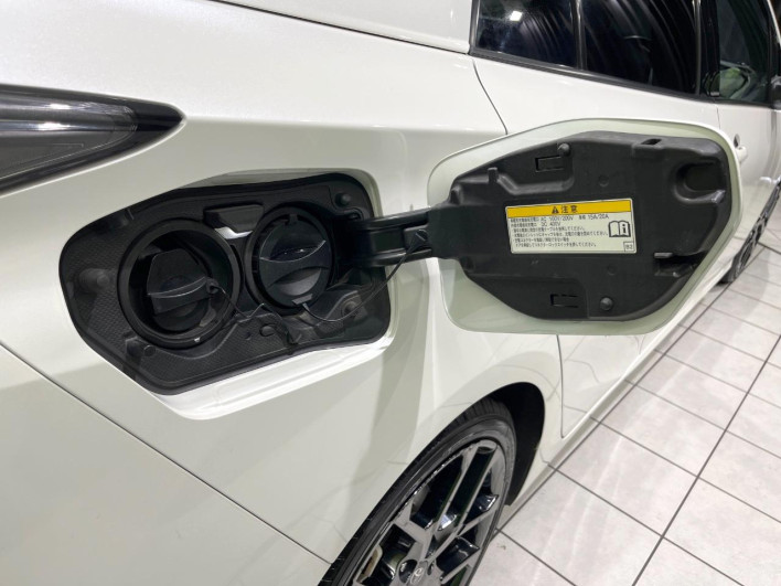 2018 Toyota Prius PHV DLA-ZVW52 (UW-6a3605c115266)[26]