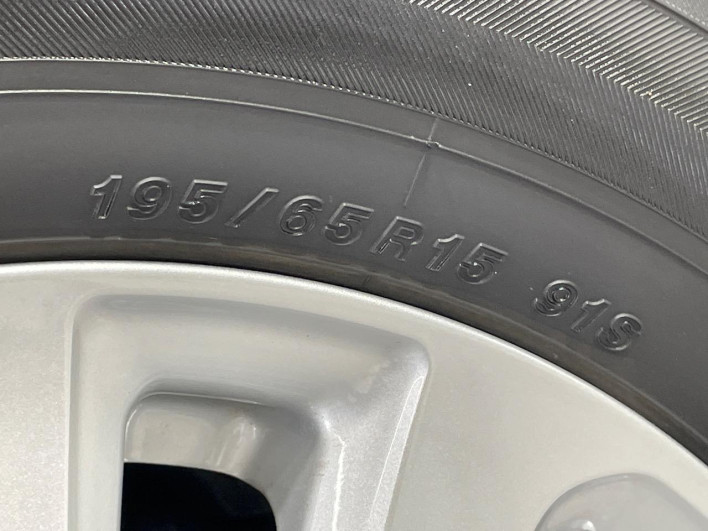 2020 Toyota Noah 6AA-ZWR80G (UW-6a3605cbab859)[9]