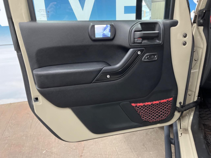 2017 Chrysler Jeep Wrangler Unlimited ABA-JK36LR (UW-6a3754b785563)[25]