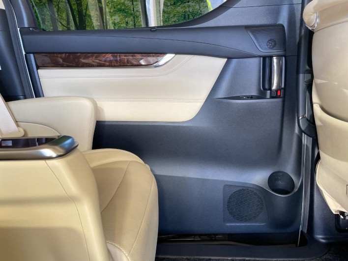 2019 Toyota Alphard Hybrid DAA-AYH30W (UW-6a3754fad3b28)[28]