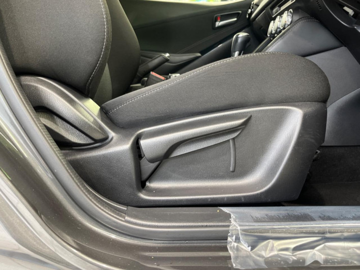 2016 Mazda Demio DBA-DJ3FS (UW-6a37552a72b3a)[24]