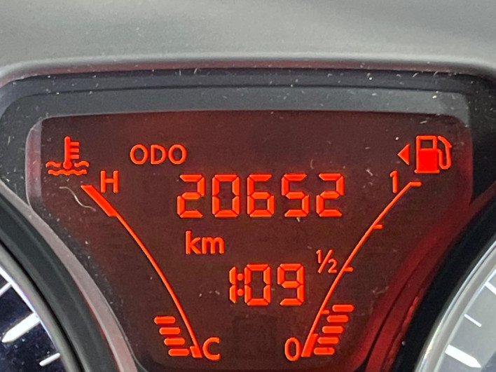 2017 Nissan Note DBA-E12 (UW-6a375532f25fd)[2]