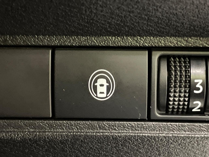 2021 Nissan Note 6AA-E13 (UW-6a375534acda9)[7]