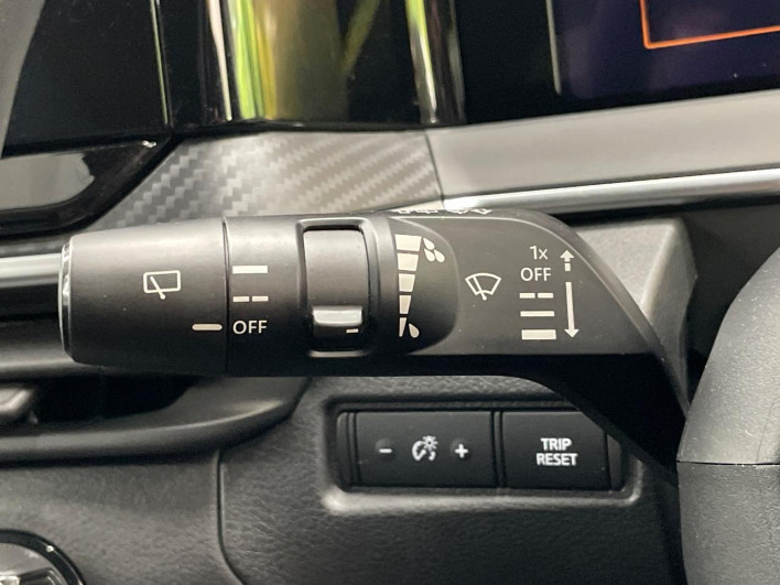 2021 Nissan Note 6AA-E13 (UW-6a375534acda9)[18]