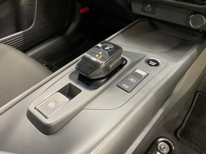 2021 Nissan Note 6AA-E13 (UW-6a375534acda9)[10]