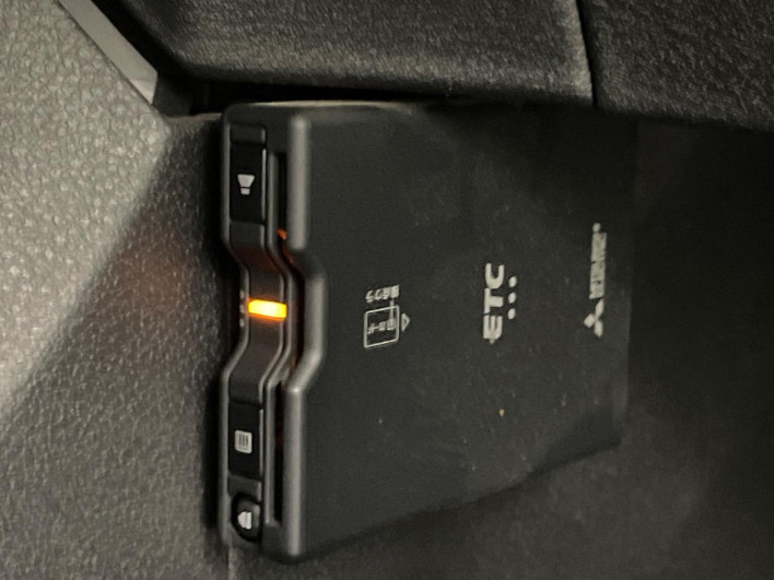 2021 Nissan Note 6AA-E13 (UW-6a375534acda9)[8]