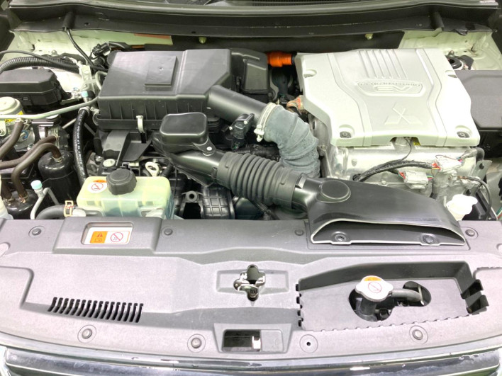 2018 Mitsubishi OUTLANDER PHEV DLA-GG2W (UW-6a3755535f1da)[4]