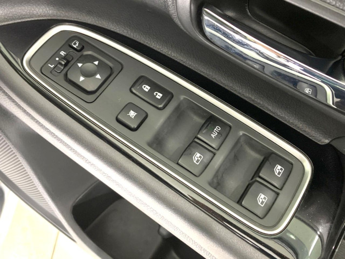 2018 Mitsubishi OUTLANDER PHEV DLA-GG2W (UW-6a3755535f1da)[17]