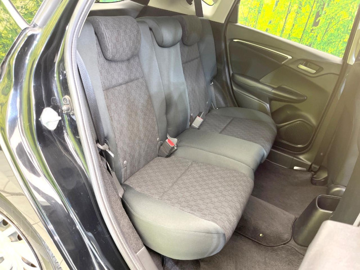 2014 Honda Fit DBA-GK3 (UW-6a37555478207)[13]