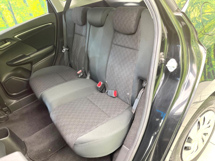2014 Honda Fit DBA-GK3 (UW-6a37555478207)[14]