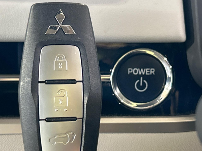 2022 Mitsubishi OUTLANDER PHEV 5LA-GN0W (UW-6a37555633c3c)[9]